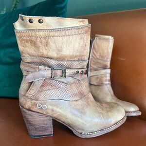 BED / STU boots size 9